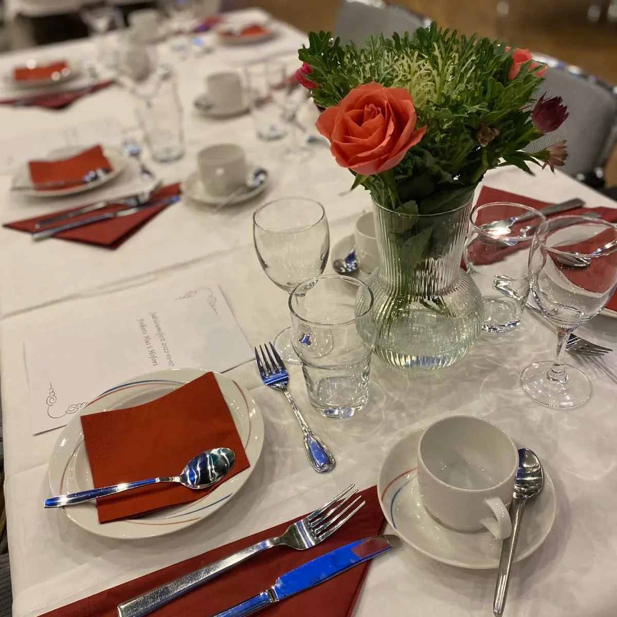 Elegant dukning restaurang Folkets Hus Hofors